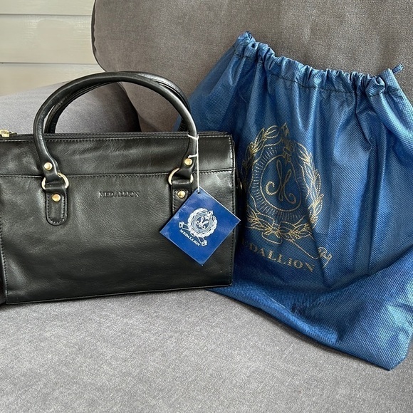 QVC MEDALLION Handbags - QVC leather hand purse
